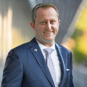 Meet your Posher, Simon